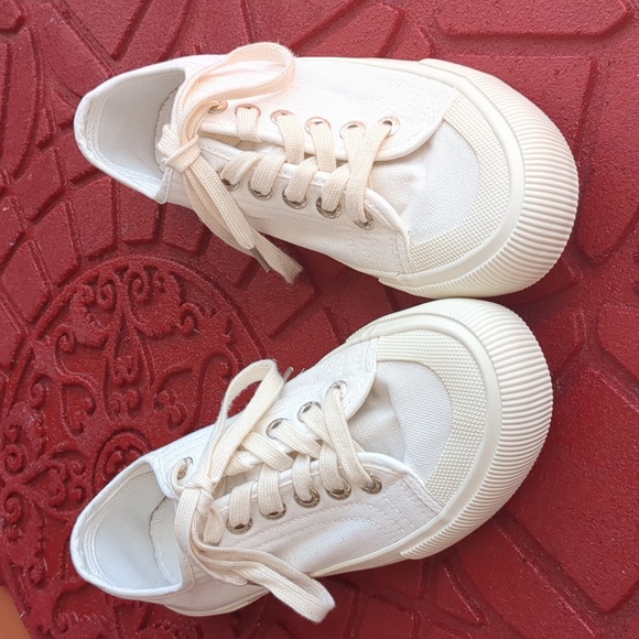 Jeen Ardor Women's size 8 white canvas fashion low-top sneakers - Picture 3 of 15